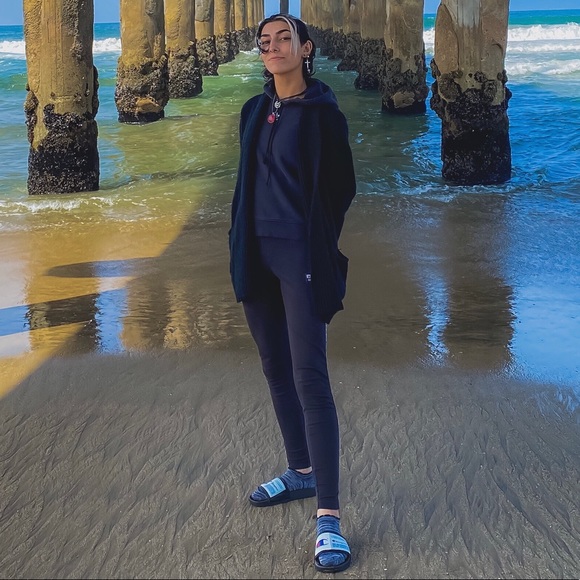 Meet your Posher, Asha - Picture 2 of 5